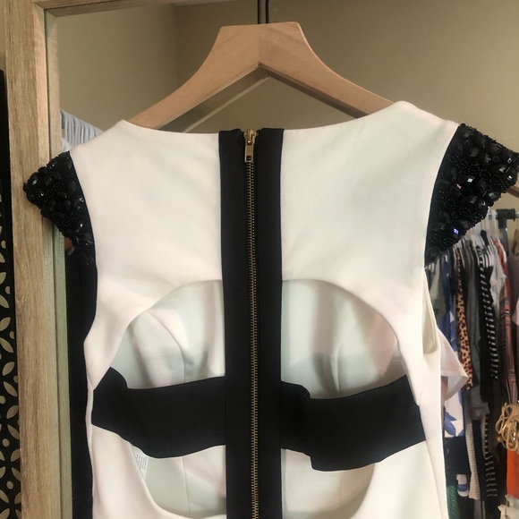 XOXO Statement Shoulder Peplum Dress - Picture 4 of 8